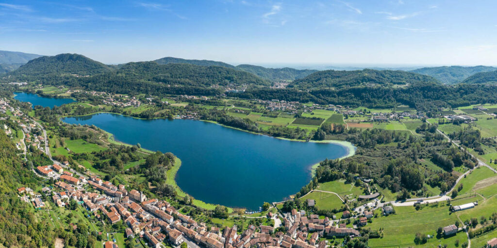 Veduta aerea dei laghi di Revine Lago