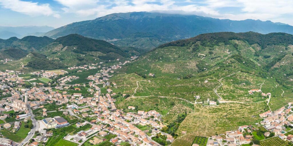 Veduta di Col San Martino tra gli oratori di San Vigilio e San Martino